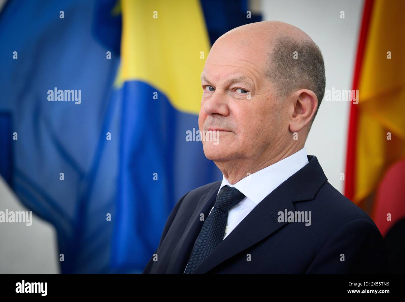 Berlin, Germany. 07th May, 2024. Federal Chancellor Olaf Scholz (SPD) stands in front of the Federal Chancellery to welcome the Chairman of the State Presidency of Bosnia and Herzegovina, Becirovic, for talks. The State Presidency of Bosnia and Herzegovina consists of one representative each from the Bosniak, Serbian and Croatian ethnic groups, and the chairmanship rotates every eight months. Credit: Bernd von Jutrczenka/dpa/Alamy Live News Stock Photo