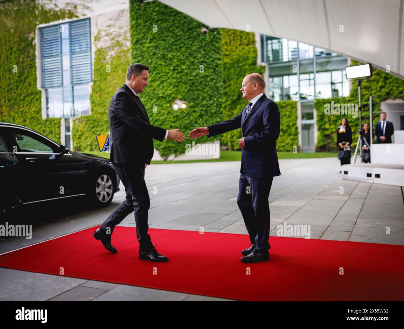 RL Olaf Scholz, Bundeskanzler, empfaengt Denis Becirovic, Vorsitzender