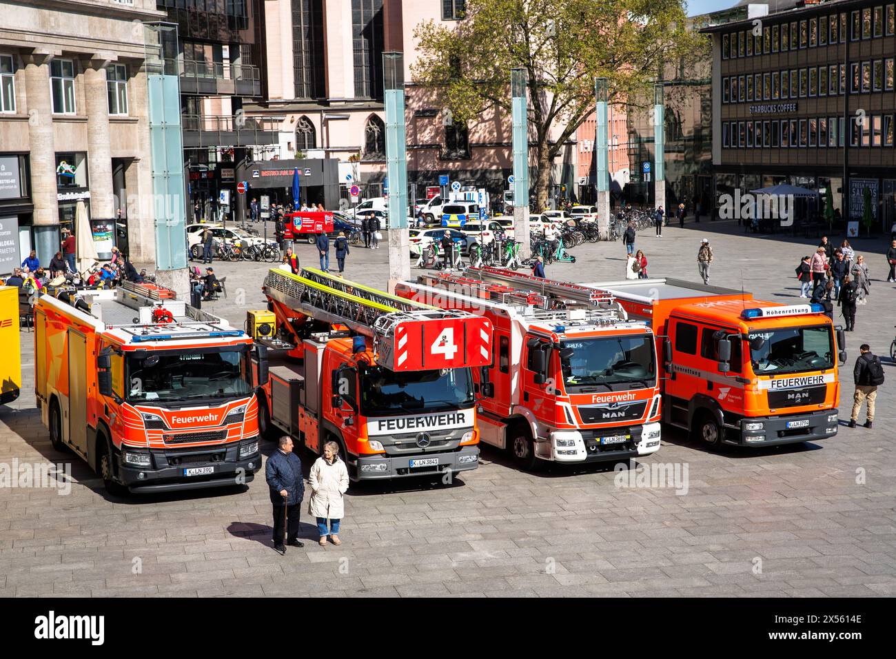 fire engines are parked in front of the central station, Cologne, Germany. Feuerwehrfahrzeuge stehen vor dem Hauptbahnhof, Koeln, Deutschland. Stock Photo