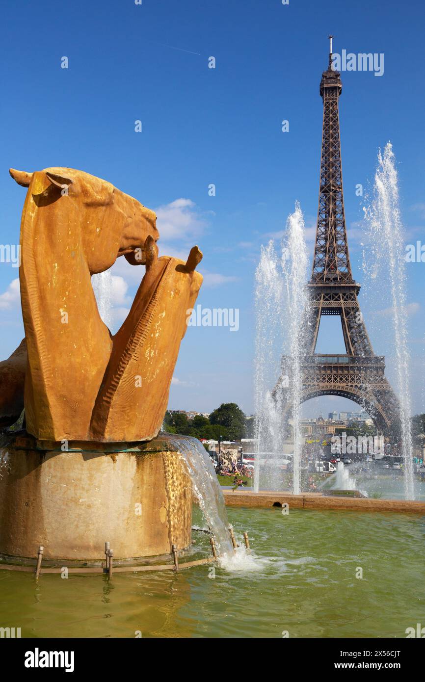Jardins du Trocadero. Eiffel tower. Paris. France Stock Photo - Alamy
