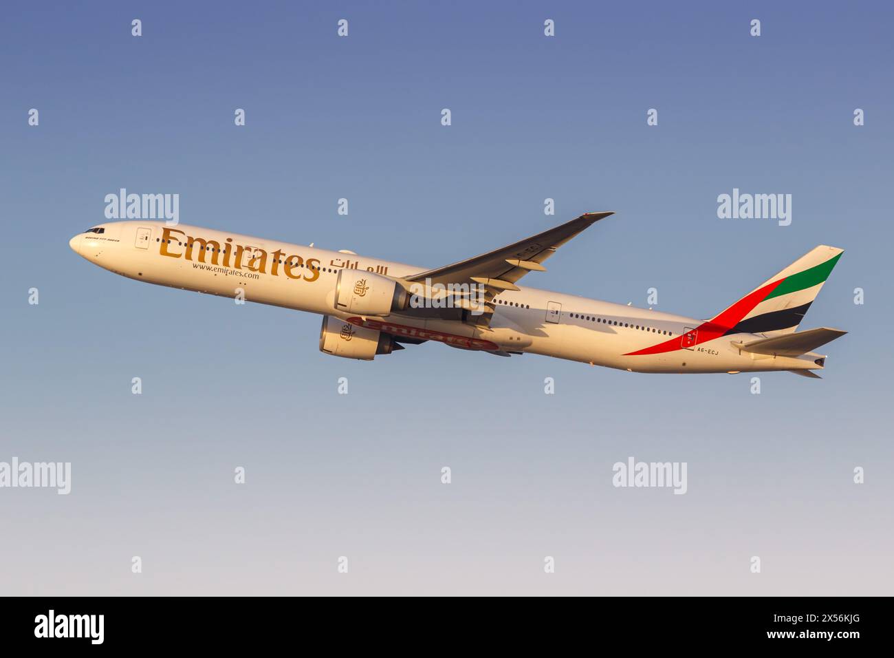 Emirates boeing 777 300er hi-res stock photography and images - Alamy