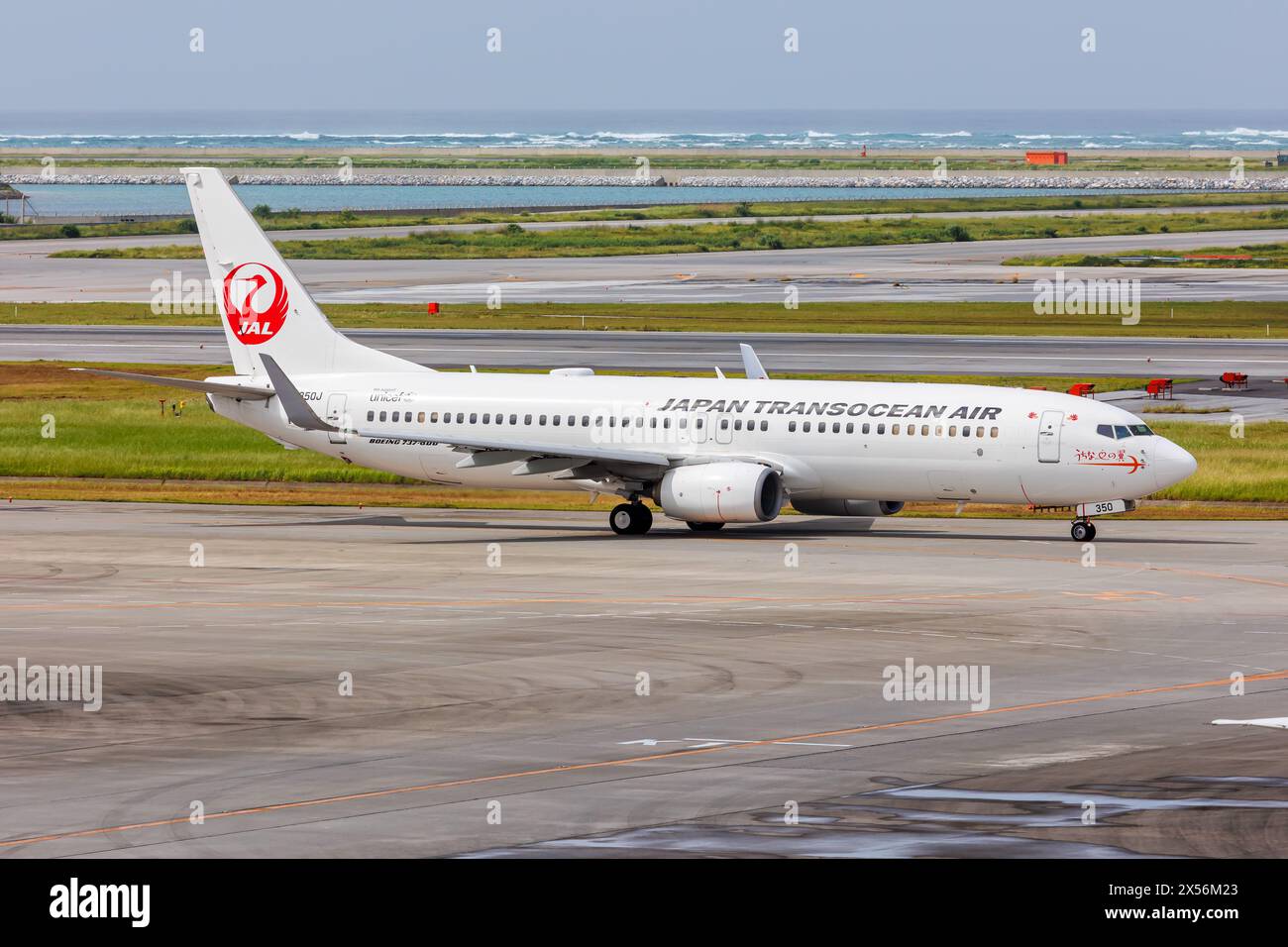 JAPAN TRANSOCEAN AIR BOEING 737-400 WITH WHALE SHARK ON SIDE