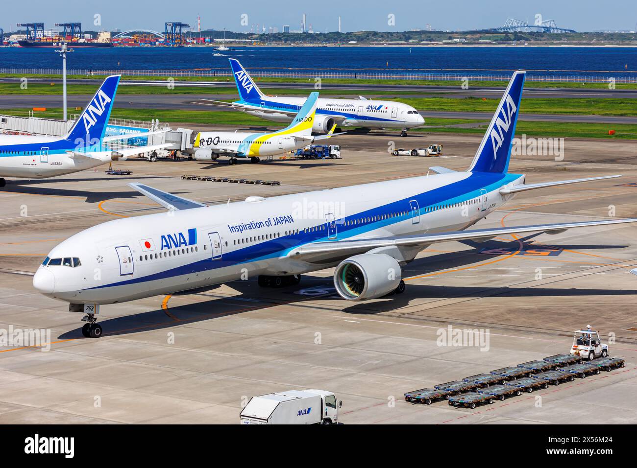 Ana nippon boeing 777 300 hi-res stock photography and