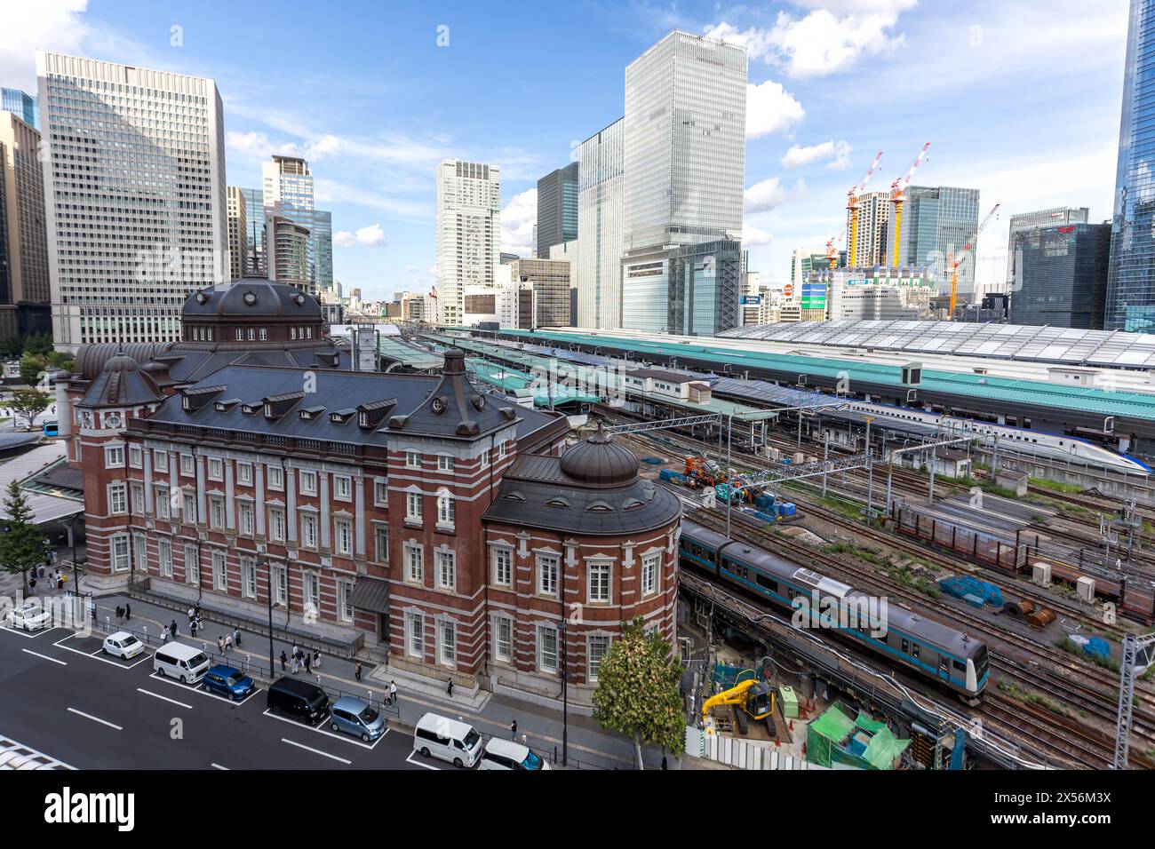 tokyo-japan-september-24-2023-tokyo-station-with-shinkansen-trains