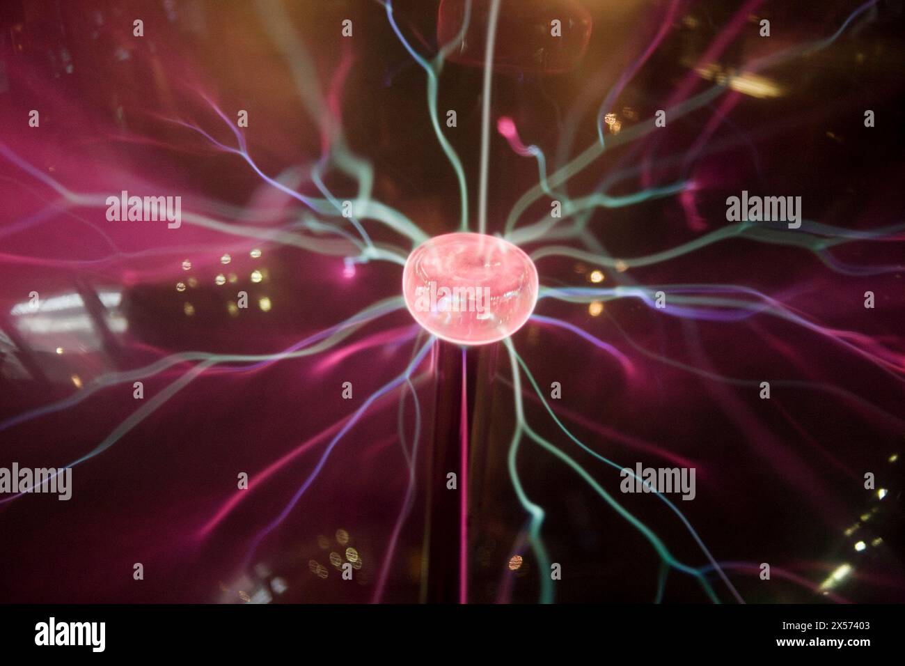 Plasma globe museum science hi-res stock photography and images - Alamy