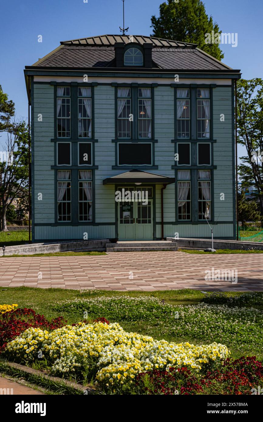 Vert Cafe Suijokoen - is housed in the former Shinobicho Credit Union Bank was physically removed to the banks of the large pond at Water Castle Park Stock Photo