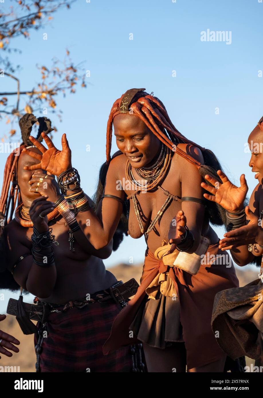 Traditional Himba woman clapping, music and dance, near Opuwo, Kaokoveld, Kunene, Namibia Stock Photo