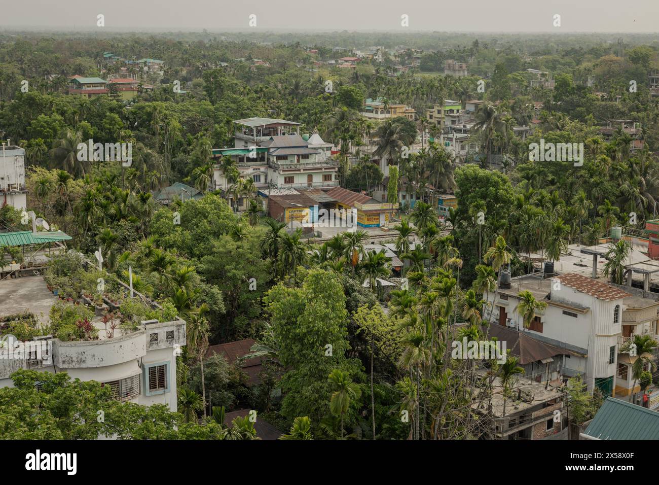 Gainesville, West Bengal, INDIA. 8th May, 2024. A view of Alipurduar city on April 18, 2024 in Alipurduar District, West-Bengal, India. (Credit Image: © Elke Scholiers/ZUMA Press Wire) EDITORIAL USAGE ONLY! Not for Commercial USAGE! Stock Photo