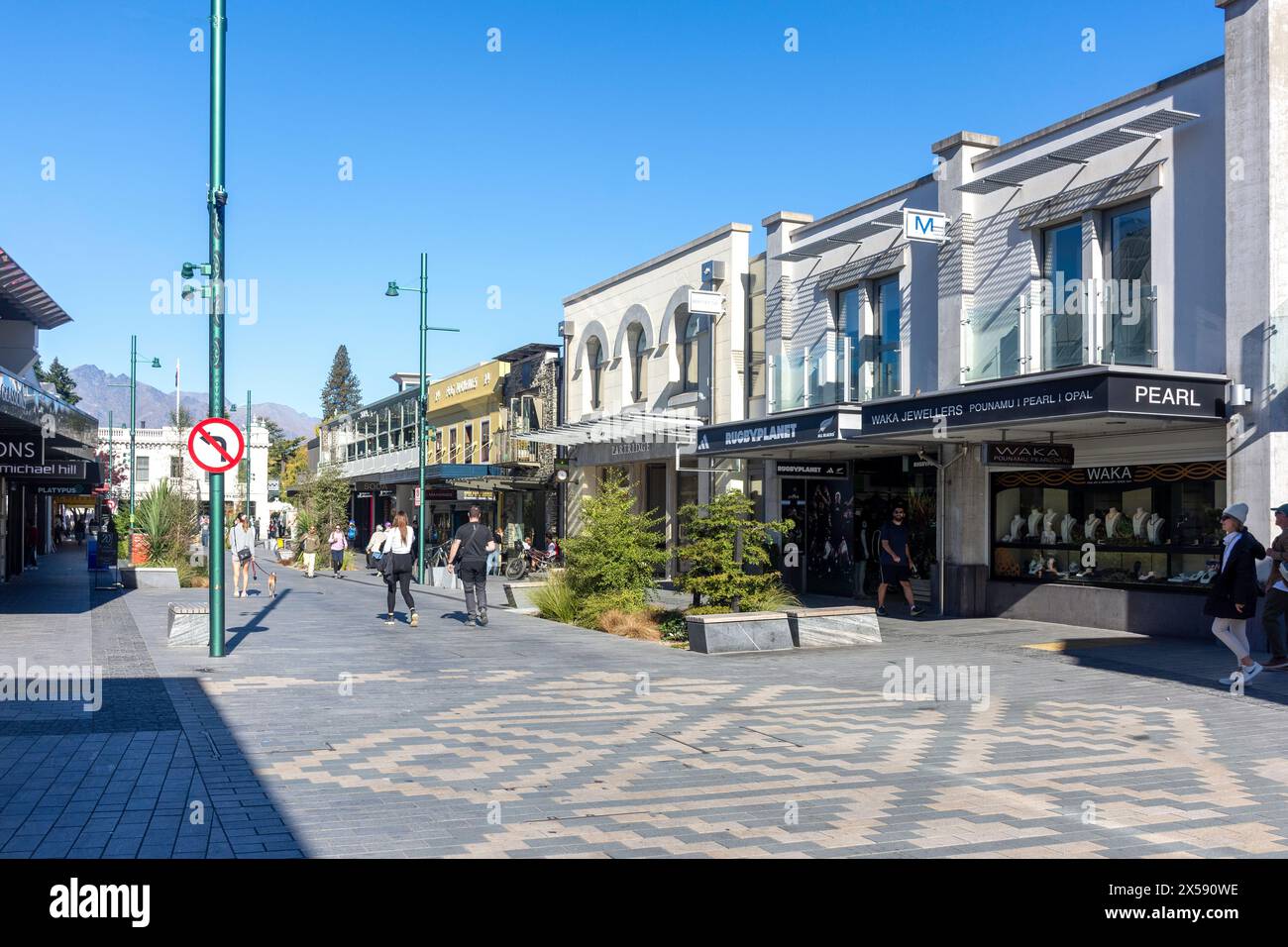 Shops and restaurants, Rees Street, Queenstown, Otago, South Island, New Zealand Stock Photo