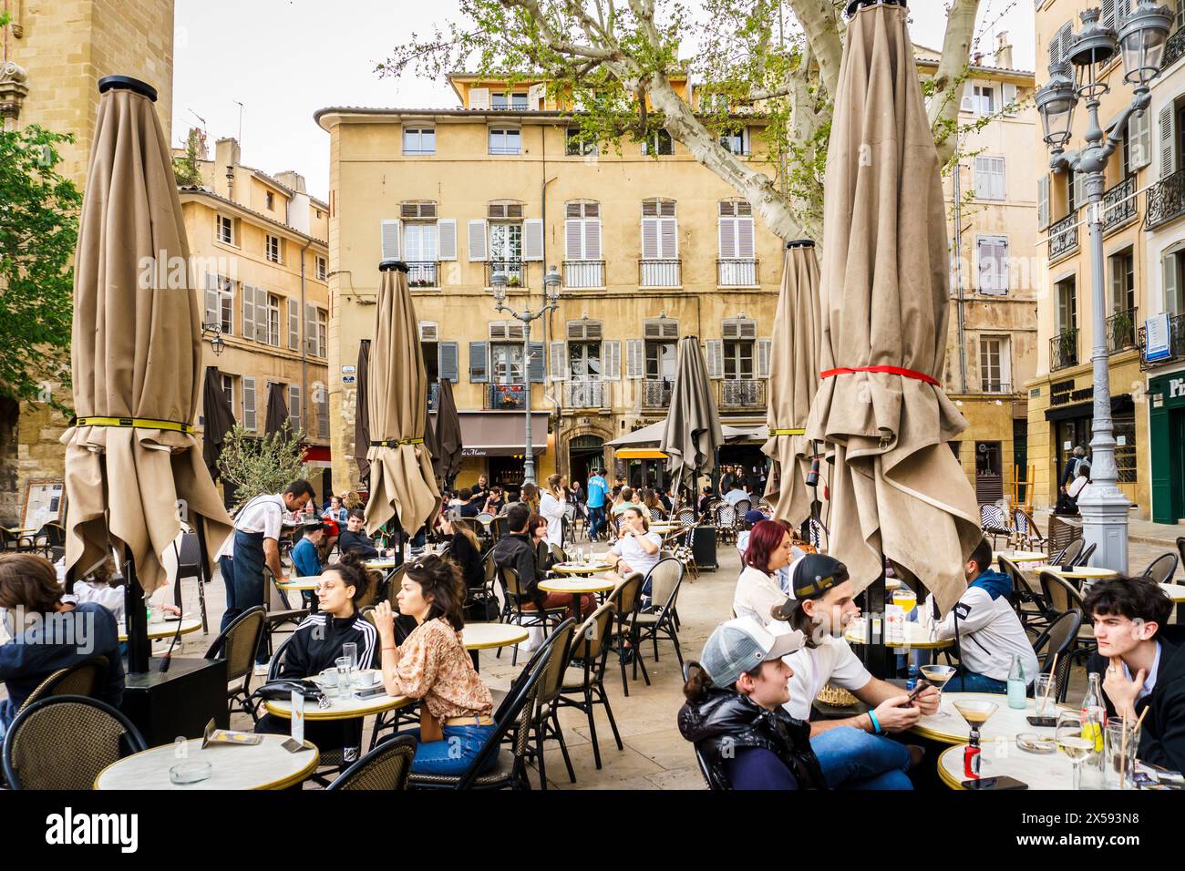 Traditional outdoor French cafe scene in Aix en Provence, France Stock Photo Alamy