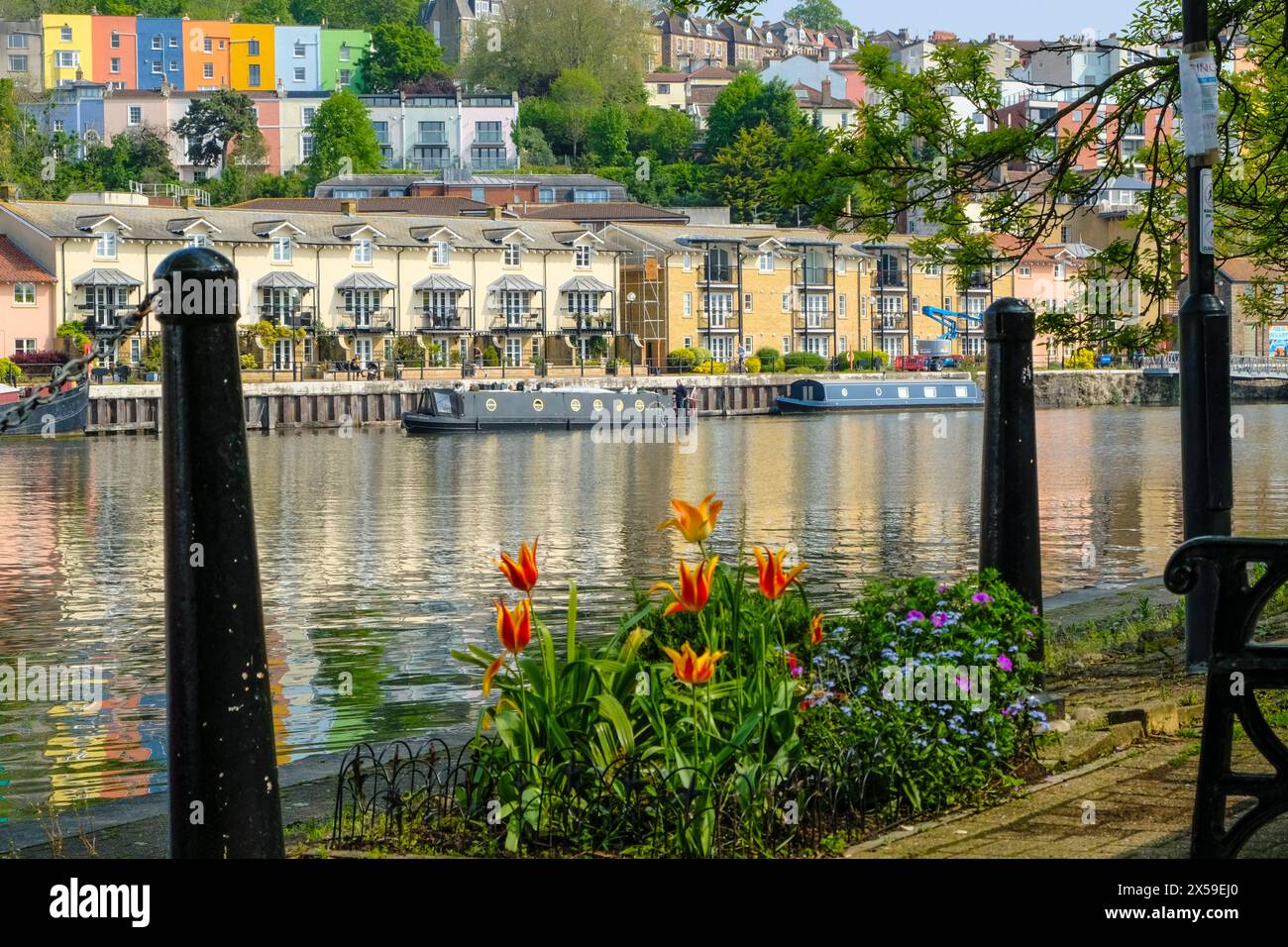 Bristol, UK. 8th May, 2024. People enjoy a sunny spring morning at the Harbourside. Credit: JMF News/Alamy Live News Stock Photo