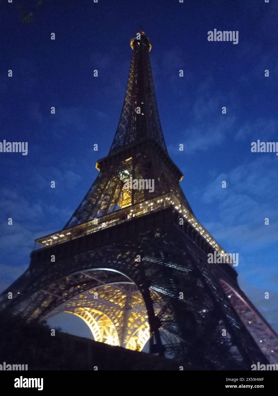 La Tour Eiffel à Paris au petit matin Stock Photo