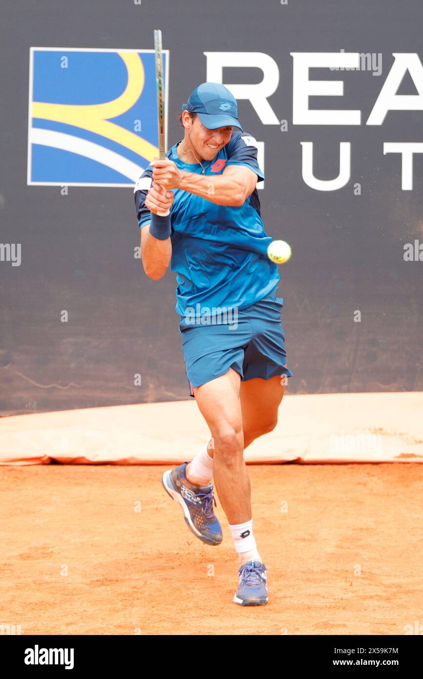 Rome, Lazio, Italy. 8th May, 2024. Luciano Darderi (ITA) is playing during the first round match against Denis Shapovalov (CAN) on day three of the Internazionali BNL D'Italia 2024 at Foro Italico on May 08, 2024 in Rome, Italy. (Credit Image: © Ciro De Luca/ZUMA Press Wire) EDITORIAL USAGE ONLY! Not for Commercial USAGE! Stock Photo
