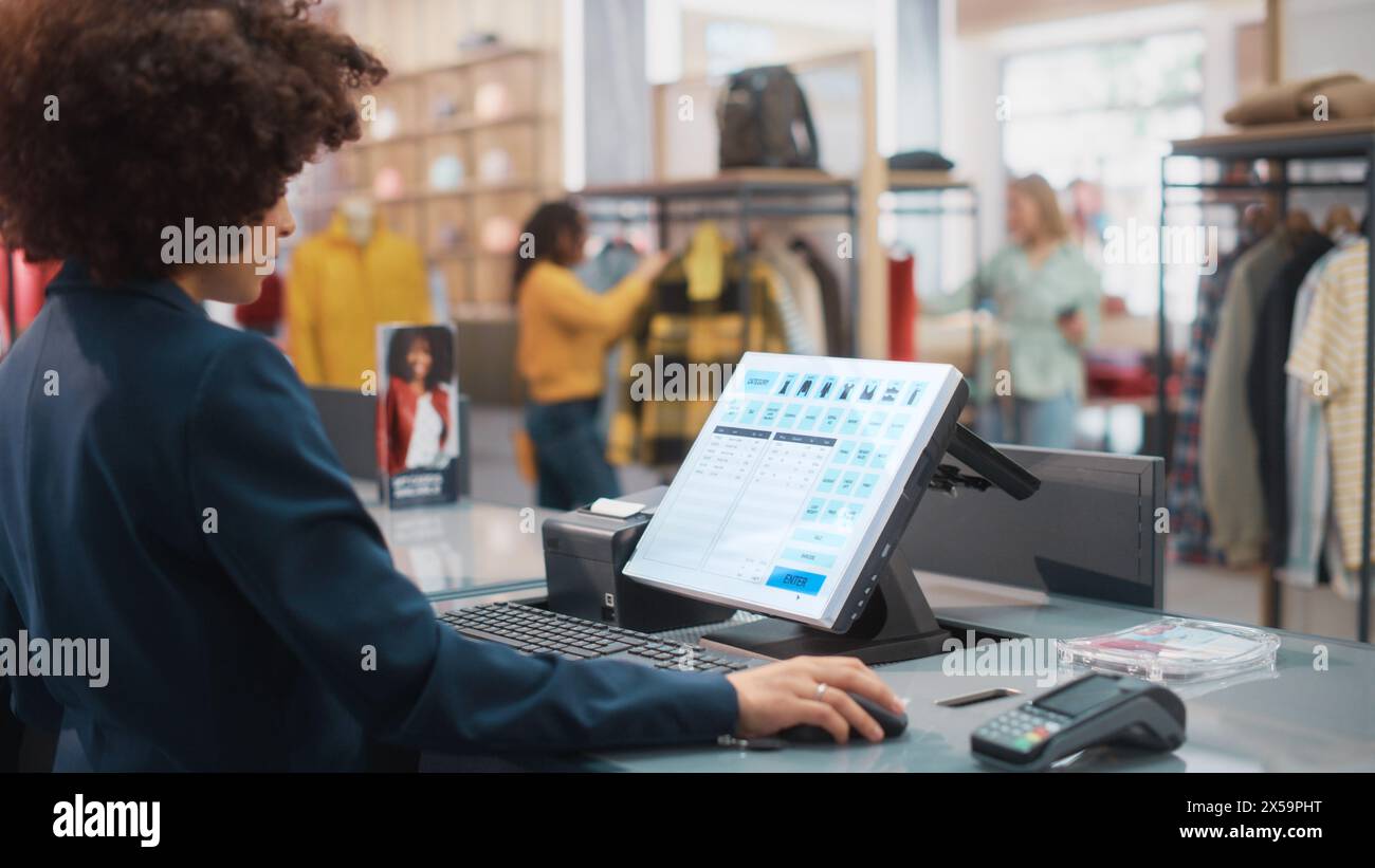 Shopping mall cashier hi-res stock photography and images - Alamy