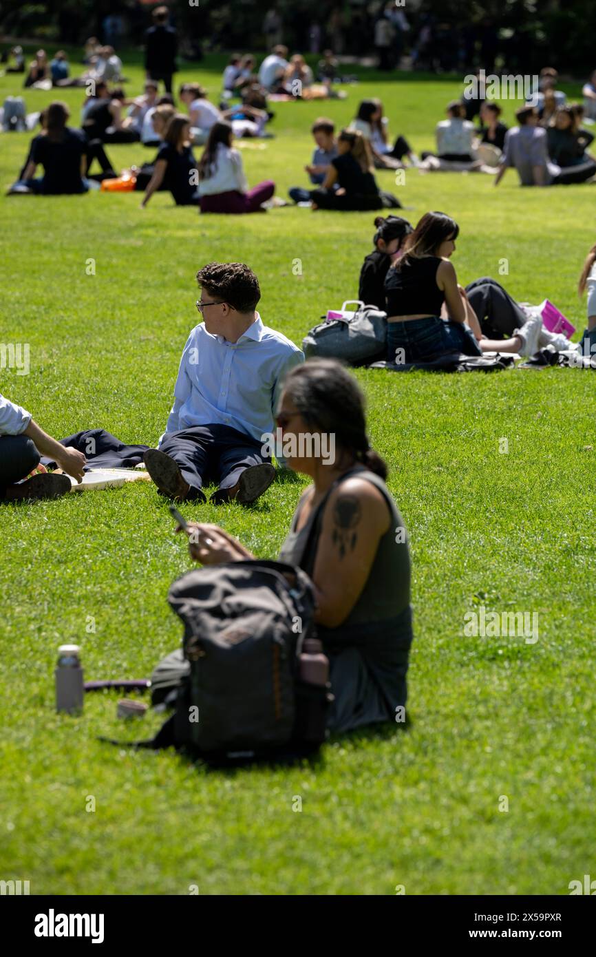 London, UK. 08th May, 2024. UK Weather Office workers and tourists enjoy the May sunshine in Victoria Tower Gardens London UK Credit: Ian Davidson/Alamy Live News Stock Photo
