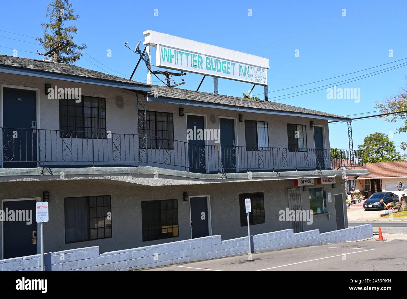 WHITTIER, CALIFORNIA - 28 APR 2024: Whittier Budget Inn Motel on Whittier Boulevard. Stock Photo
