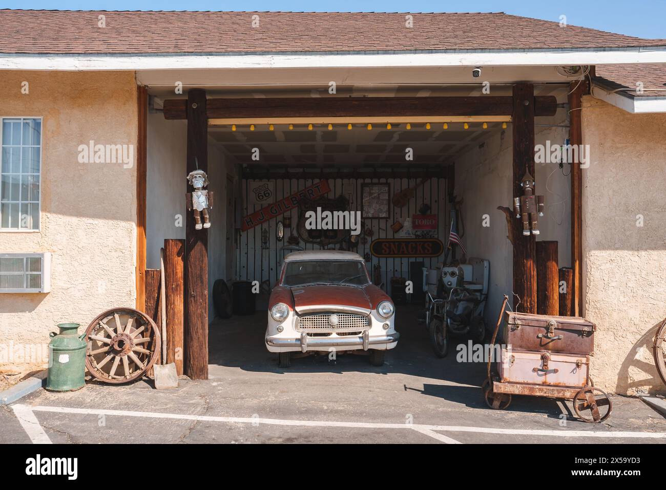 Vintage Garage with Classic Car, Barstow, USA Stock Photo Alamy