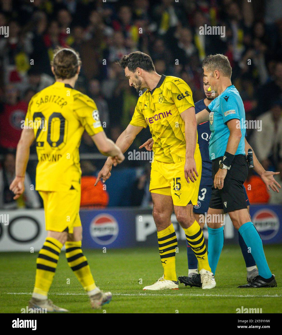 Paris, France. 7th Mai 2024. Mats Hummels (BVB) foult Ousmane Dembele ...