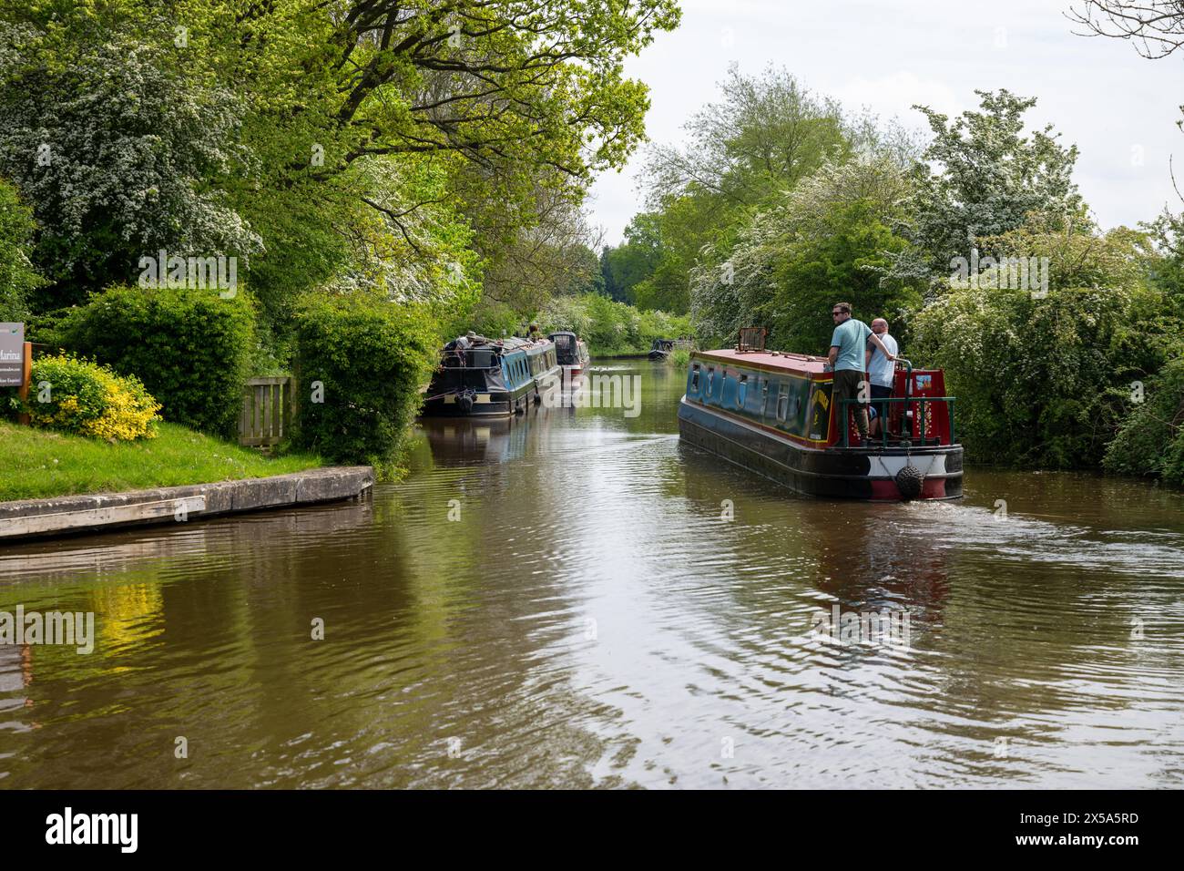Historic narrowboat tied up hi-res stock photography and images - Alamy