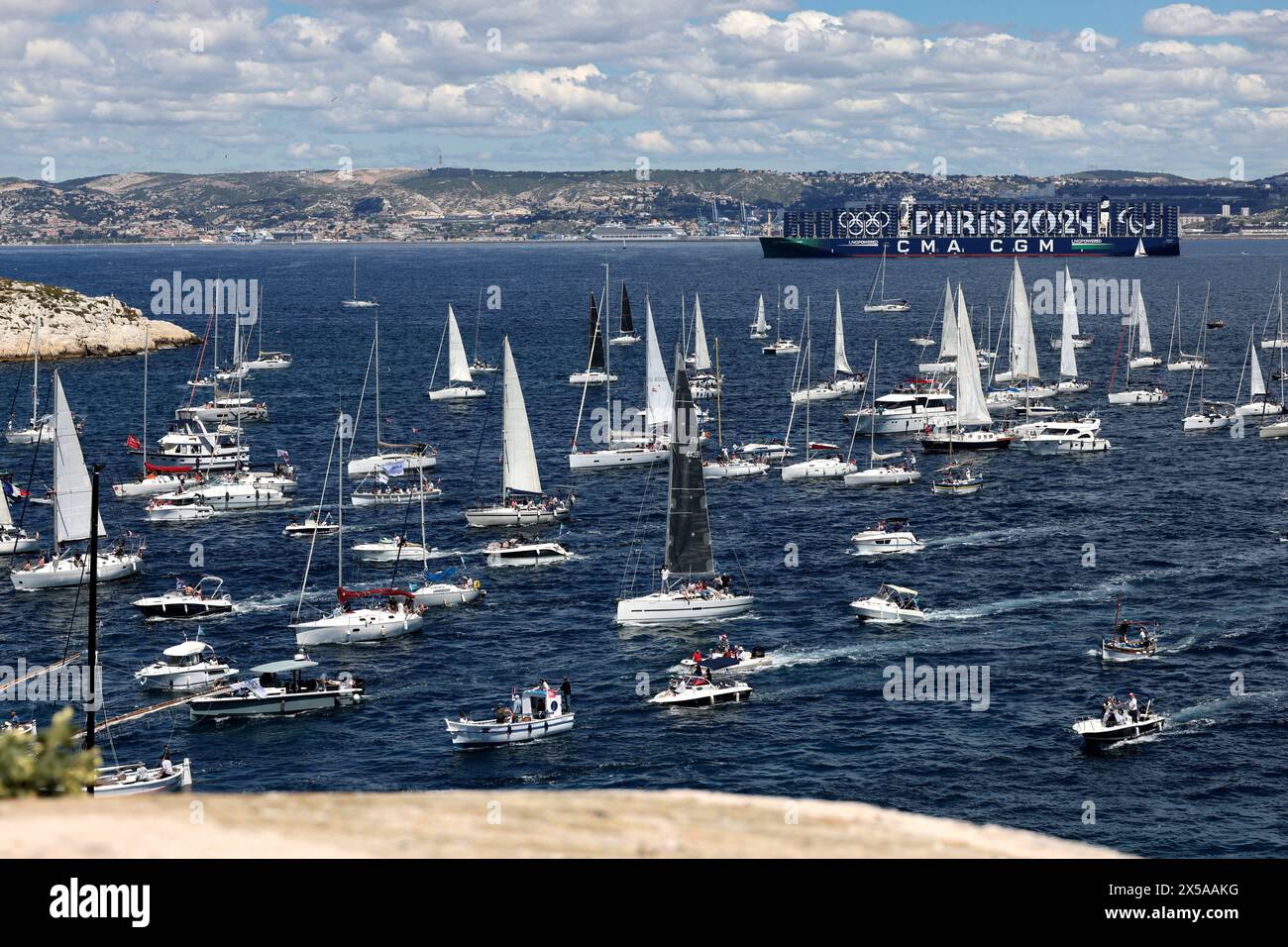 Marseille, France. 08th May, 2024. © PHOTOPQR/LA PROVENCE/David ROSSI ; Marseille ; 08/05/2024 ; Flamme Olympique Paris 2024 vue du Belem du Chateau d'if de la Parade dans la rade de Marseille Belem sails near the coast of Marseille, on May 8, 2024, before landing with the Olympic torch, ahead of the Paris 2024 Olympic Games. *** Local Caption *** Credit: MAXPPP/Alamy Live News Stock Photo