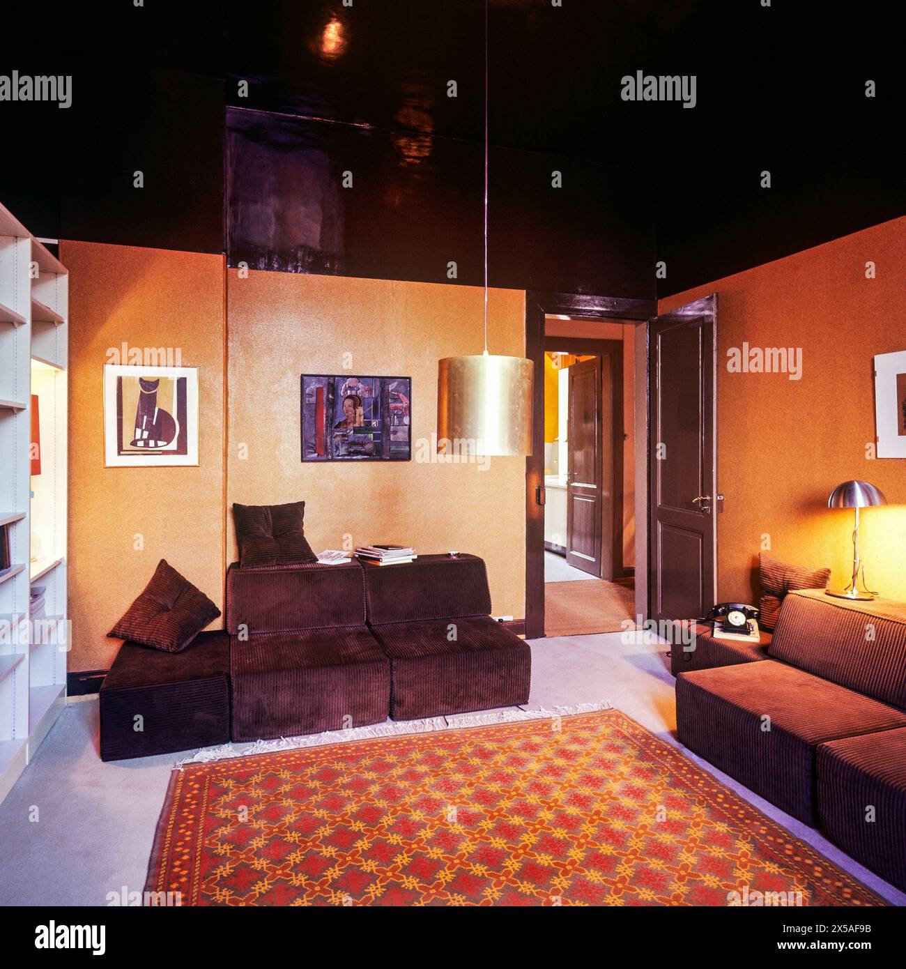 1970s living room empty hi-res stock photography and images - Alamy