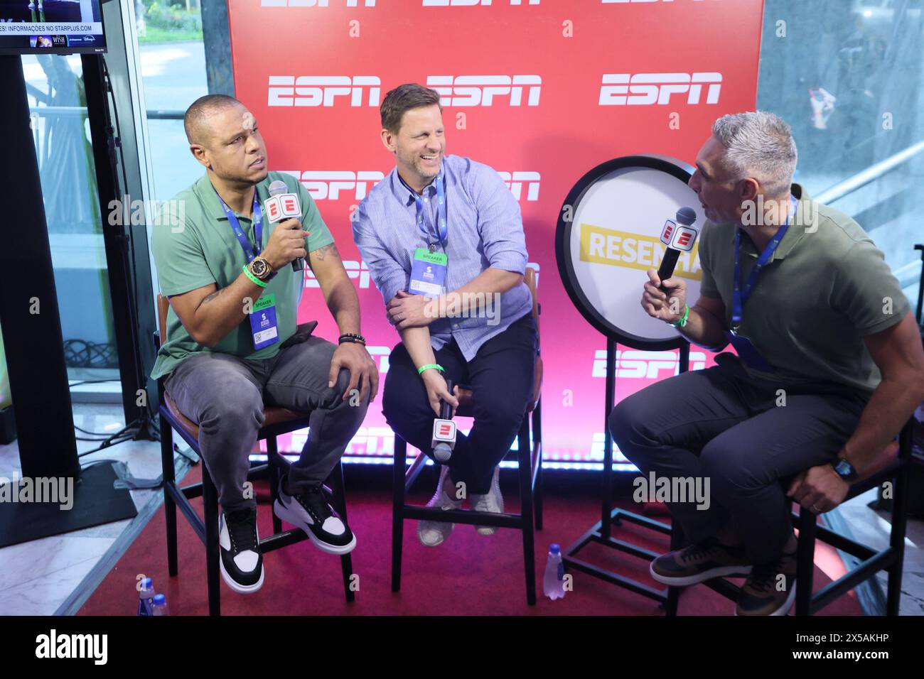 Sao Paulo, Sao Paulo, Brasil. 8th May, 2024. Sao Paulo (SP), 05/08/2024 Ã¢â‚¬' EVENT/SPORTS/SUMMIT/SP Ã¢â‚¬' Andre Plihal, ESPN journalist, participates in a chat with former players Luis Fabiano and Fernando Prass at the 2nd edition of the Sports Summit Sao Paulo 2024, meeting point for the sports industry. The event takes place between May 7th and 9th, at the Hilton Morumbi Hotel, in the capital of Sao Paulo. (Credit Image: © Leco Viana/TheNEWS2 via ZUMA Press Wire) EDITORIAL USAGE ONLY! Not for Commercial USAGE! Stock Photo