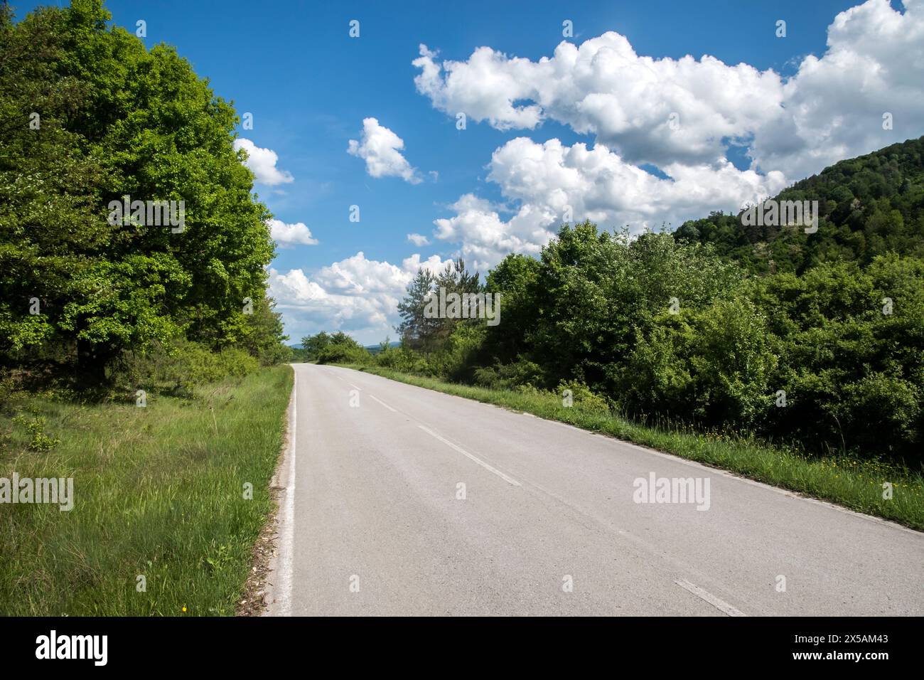 Blue sky with clouds and country road hi-res stock photography and ...