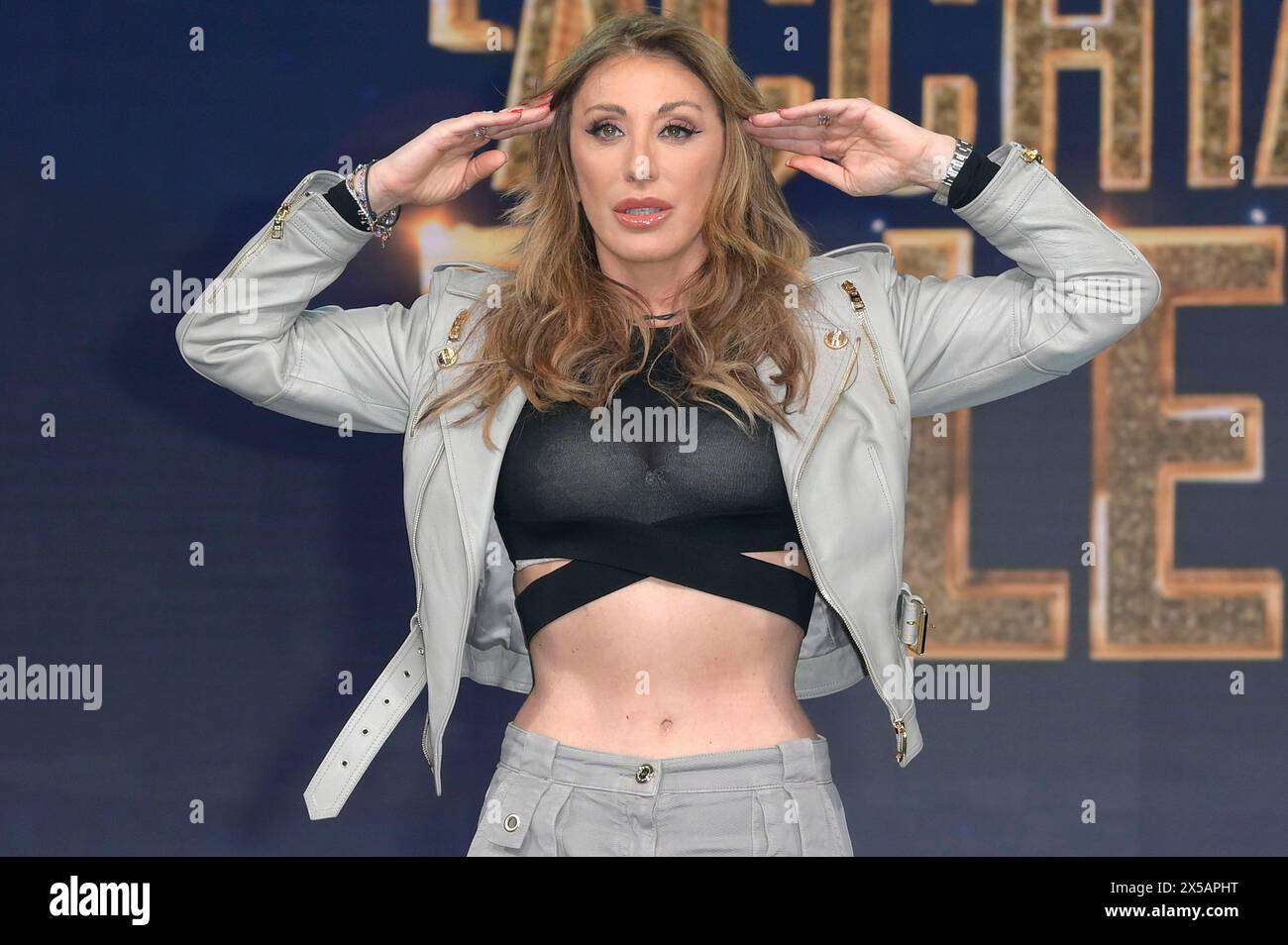 Kokrak pornosini tomosha qiling