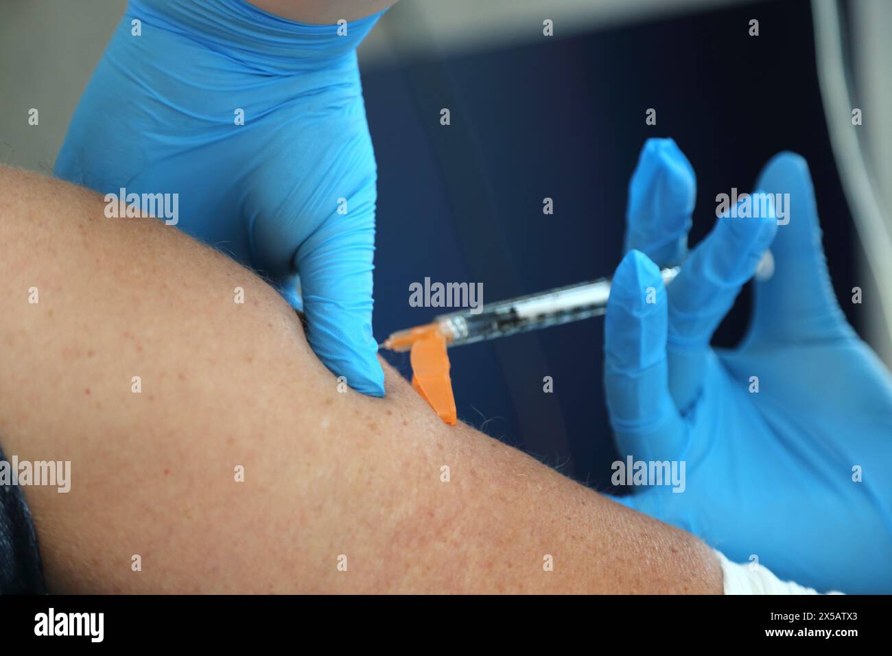 Nurse Injecting Atropine a Anticholinergic helps to reduce the side effects of Chemotherapy Surrey England Stock Photo