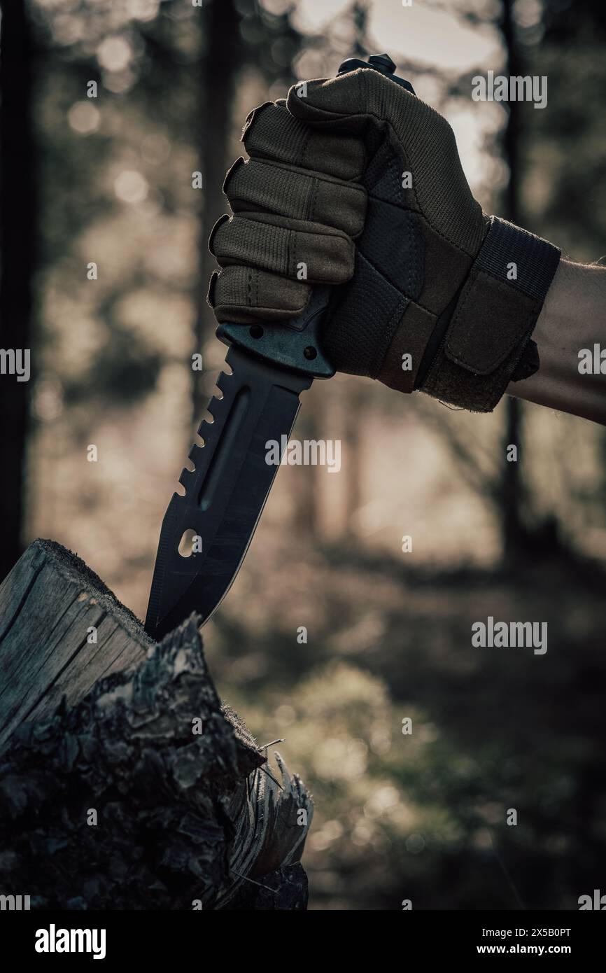 Hand knife game hi-res stock photography and images - Alamy