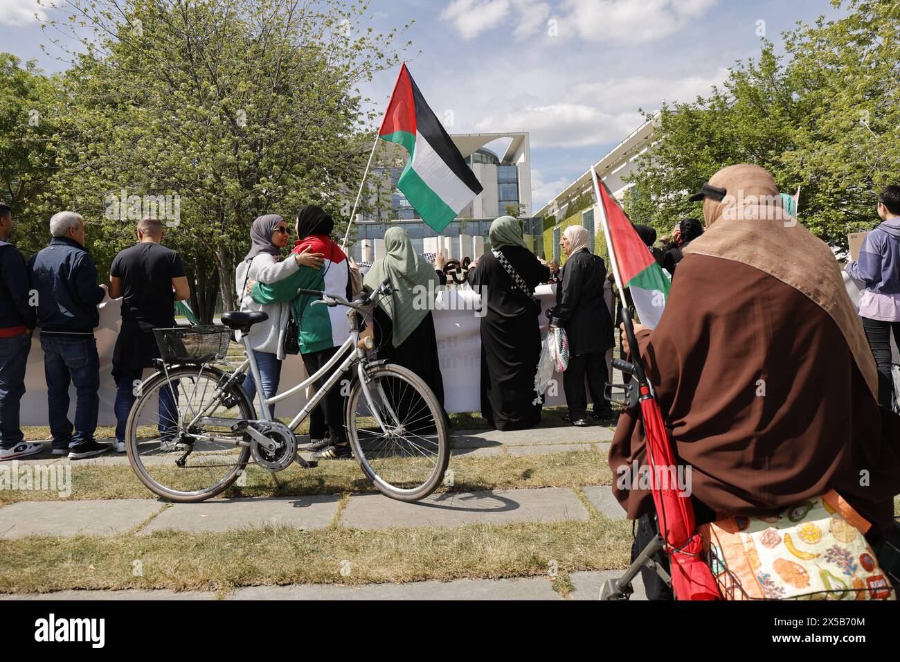 Deutschland, Berlin, Pro-Palästina Demonstration vor dem Kanzleramt