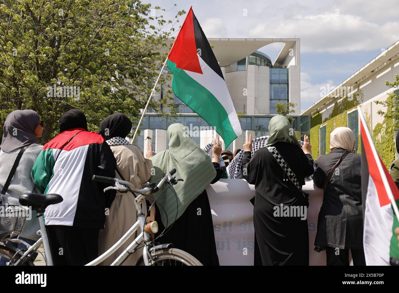 Deutschland, Berlin, Pro-Palästina Demonstration vor dem Kanzleramt