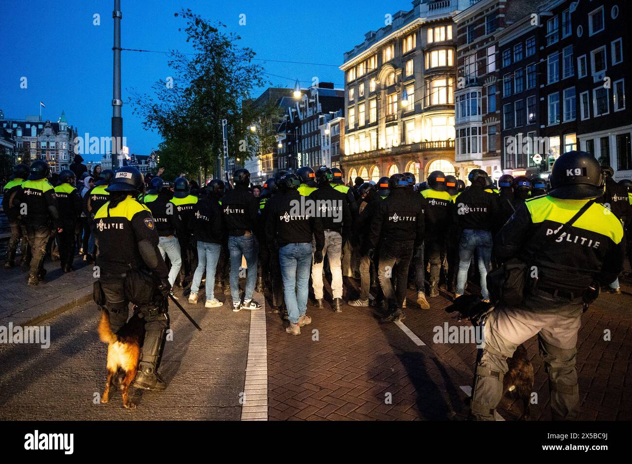 AMSTERDAM - The riot police carry out charges to break up the support ...