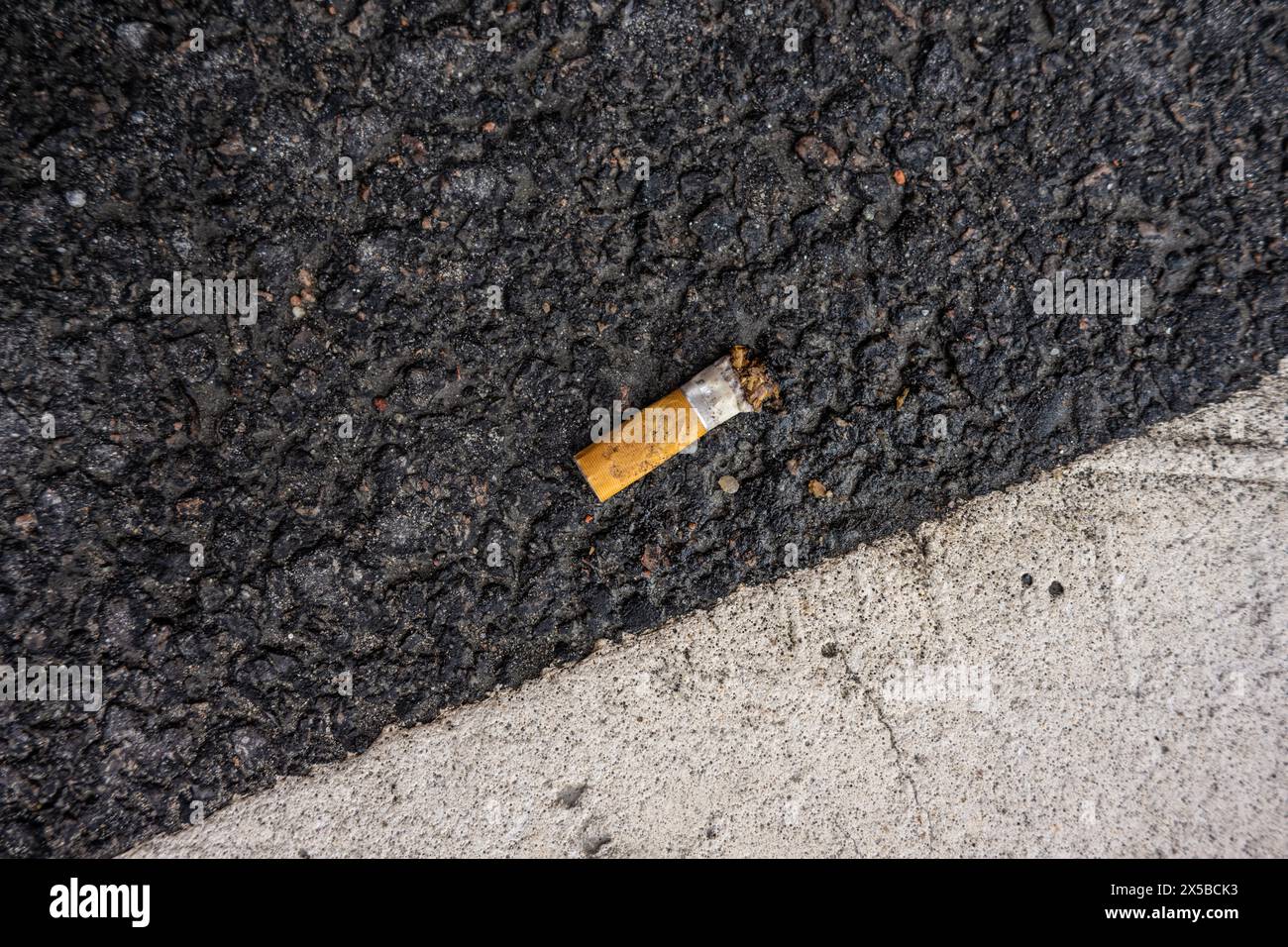Smoke no parking sign hi-res stock photography and images