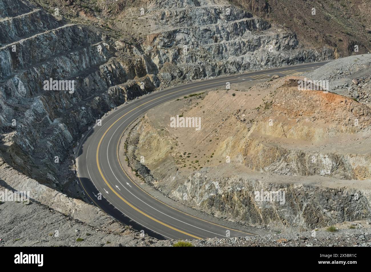 Top view of winding car road, mountain serpentine.A winding ideal road in the Hajar Mountains in the UAE Stock Photo