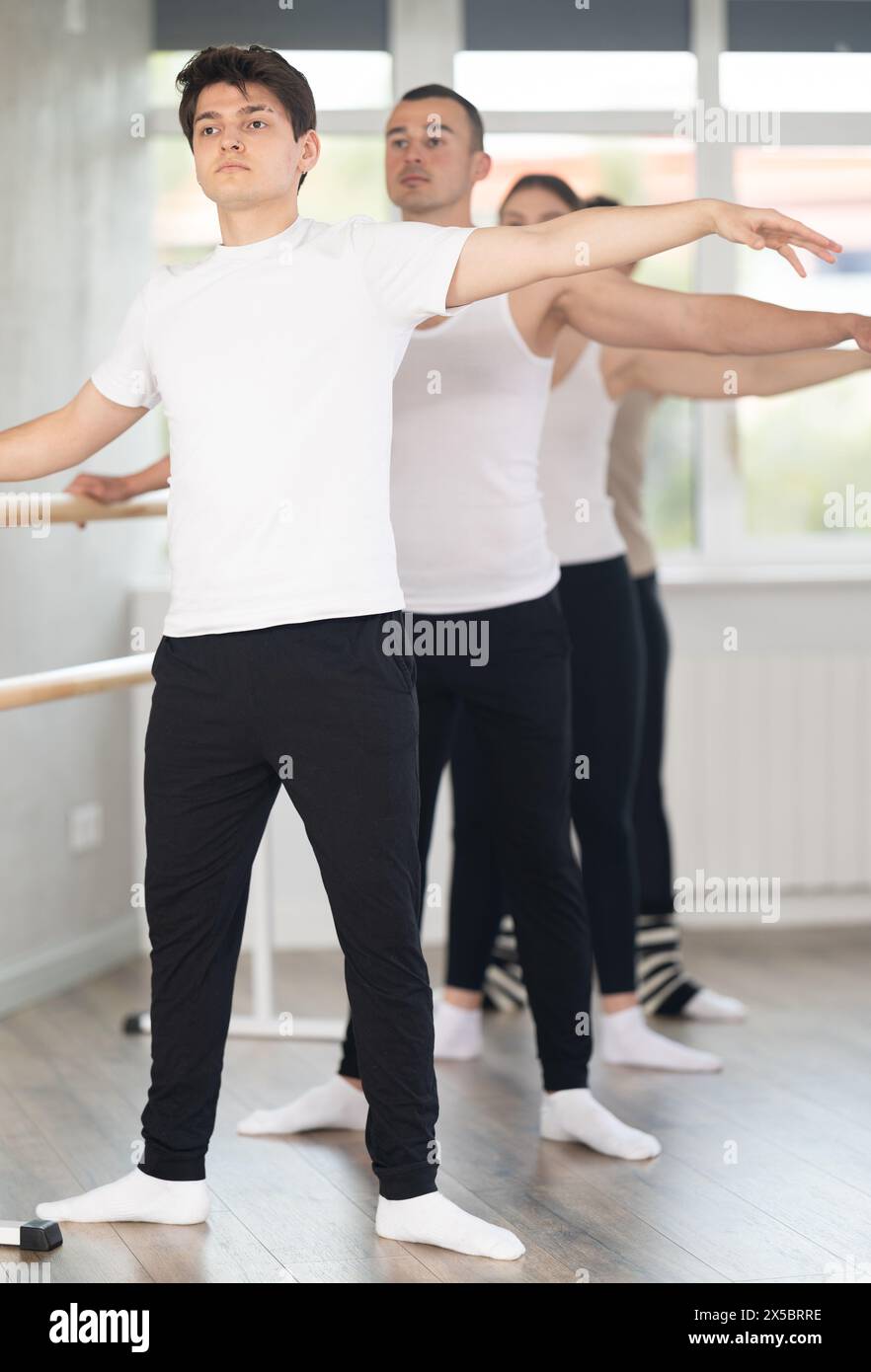 Ballet second position hi-res stock photography and images - Alamy