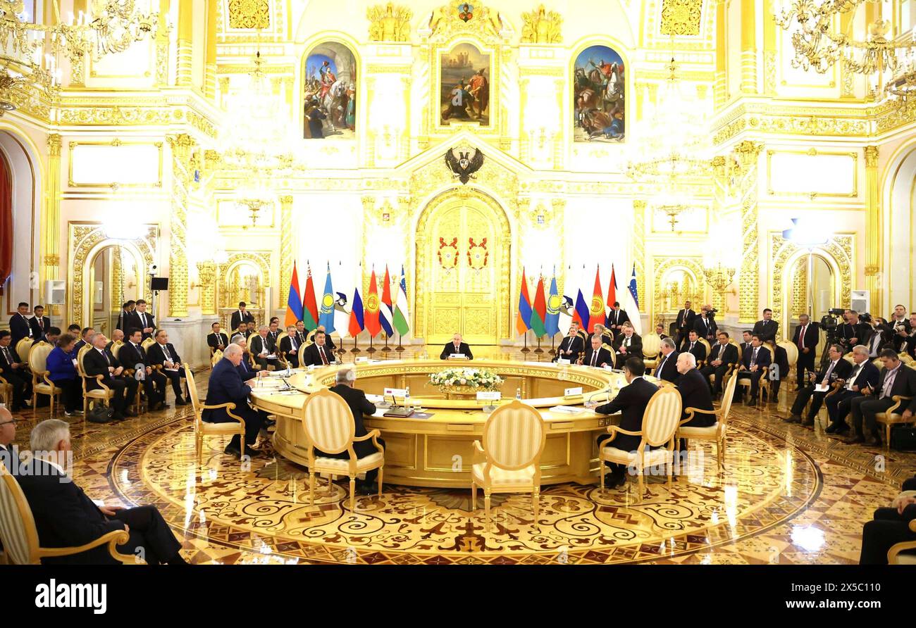 Moscow, Russia. 08th May, 2024. Russian President Vladimir Putin, center, welcomes the members of the Supreme Eurasian Economic Council for the annual meeting at the Grand Kremlin Palace, May 8, 2024 in Moscow, Russia. Credit: Alexander Kazakov/Kremlin Pool/Alamy Live News Stock Photo