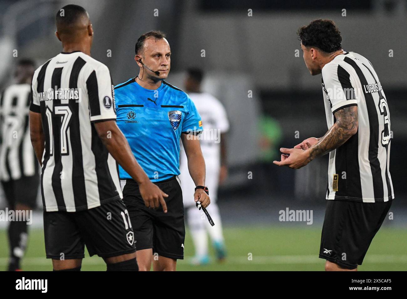Rio De Janeiro, Brazil. 08th May, 2024. Referee Dario Herrera during ...
