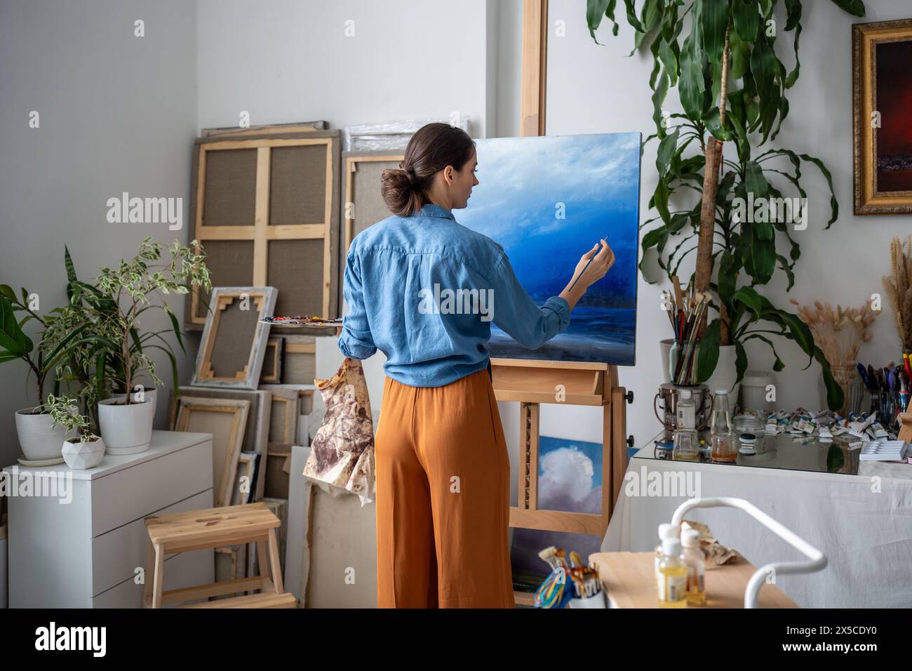 Artist Rearh Contemporary art rear hi-res stock photography and images - Alamy