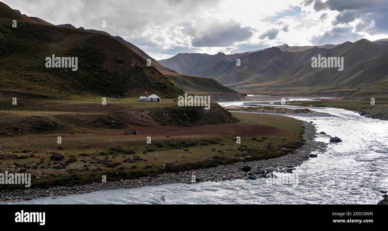 Yurt by a river, Desolate mountain landscape, Tian Shan, Sky Mountains, Sary Jaz Valley, Kyrgyzstan Stock Photo