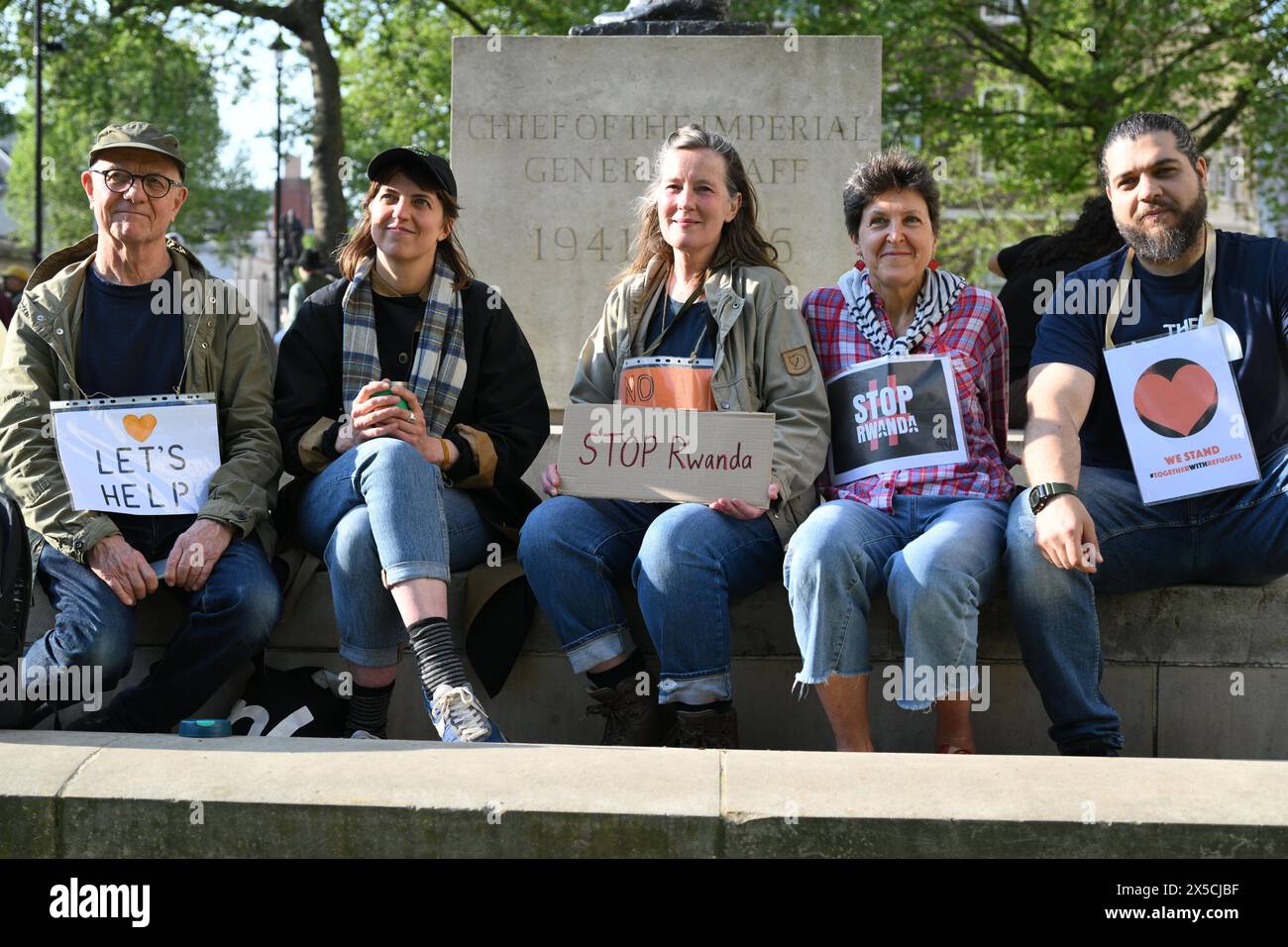 London, England, UK. 8th May, 2024. People gather outside Downing Street to protest against the Rwanda bill. (Credit Image: © Cal Ford/ZUMA Press Wire) EDITORIAL USAGE ONLY! Not for Commercial USAGE! Stock Photo