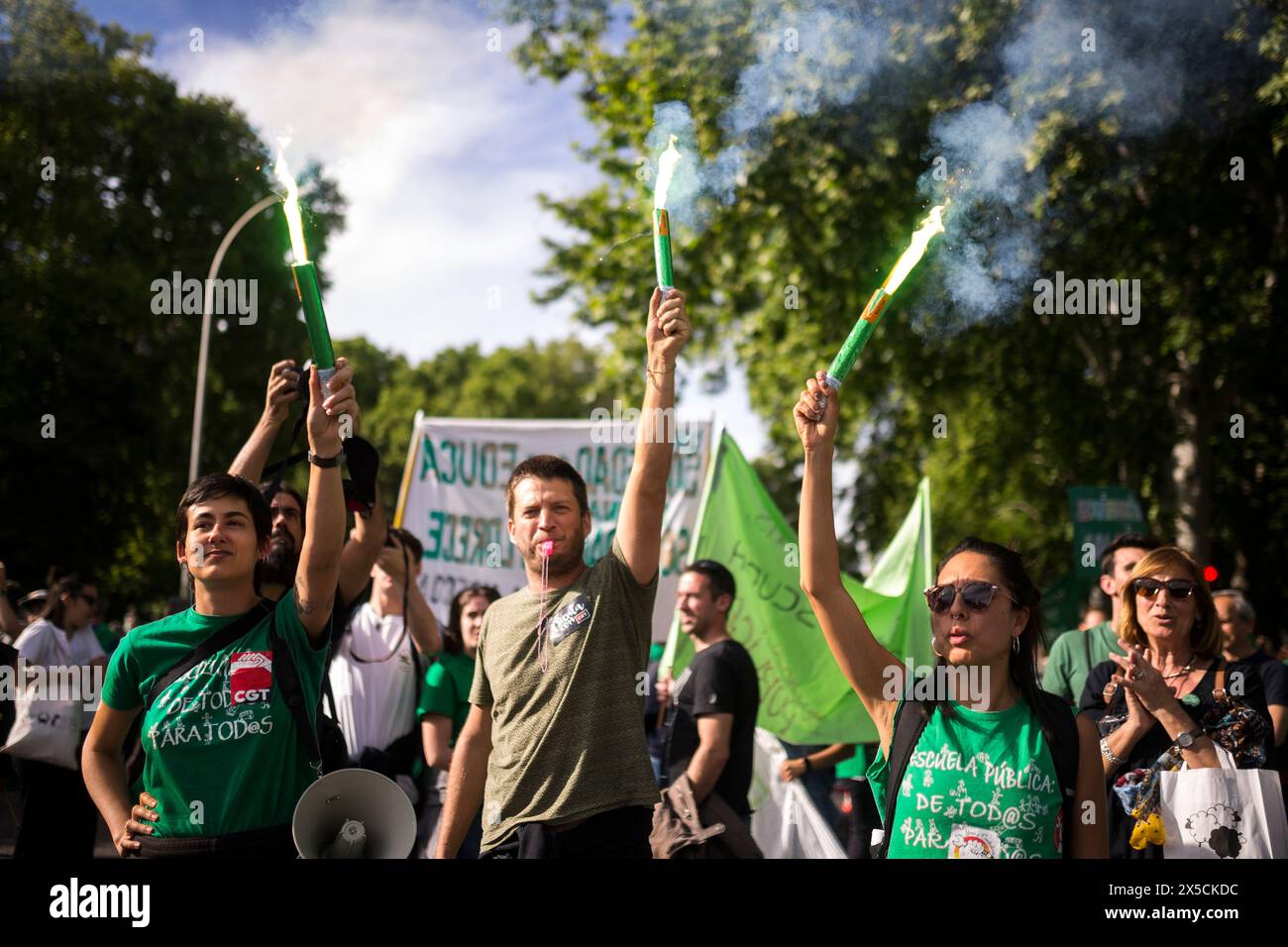 Madrid, Madrid, Spain. 8th May, 2024. Protesters hold green fire avengers, during a demonstration in the center of Madrid, called by teachers in defense of public education in Madrid.Unions and public education organizations in Madrid began a day of strike, demanding that the government of the Community of Madrid reduce school hours, equalize salaries with other autonomous communities and improve attention to diversity. (Credit Image: © Luis Soto/ZUMA Press Wire) EDITORIAL USAGE ONLY! Not for Commercial USAGE! Stock Photo