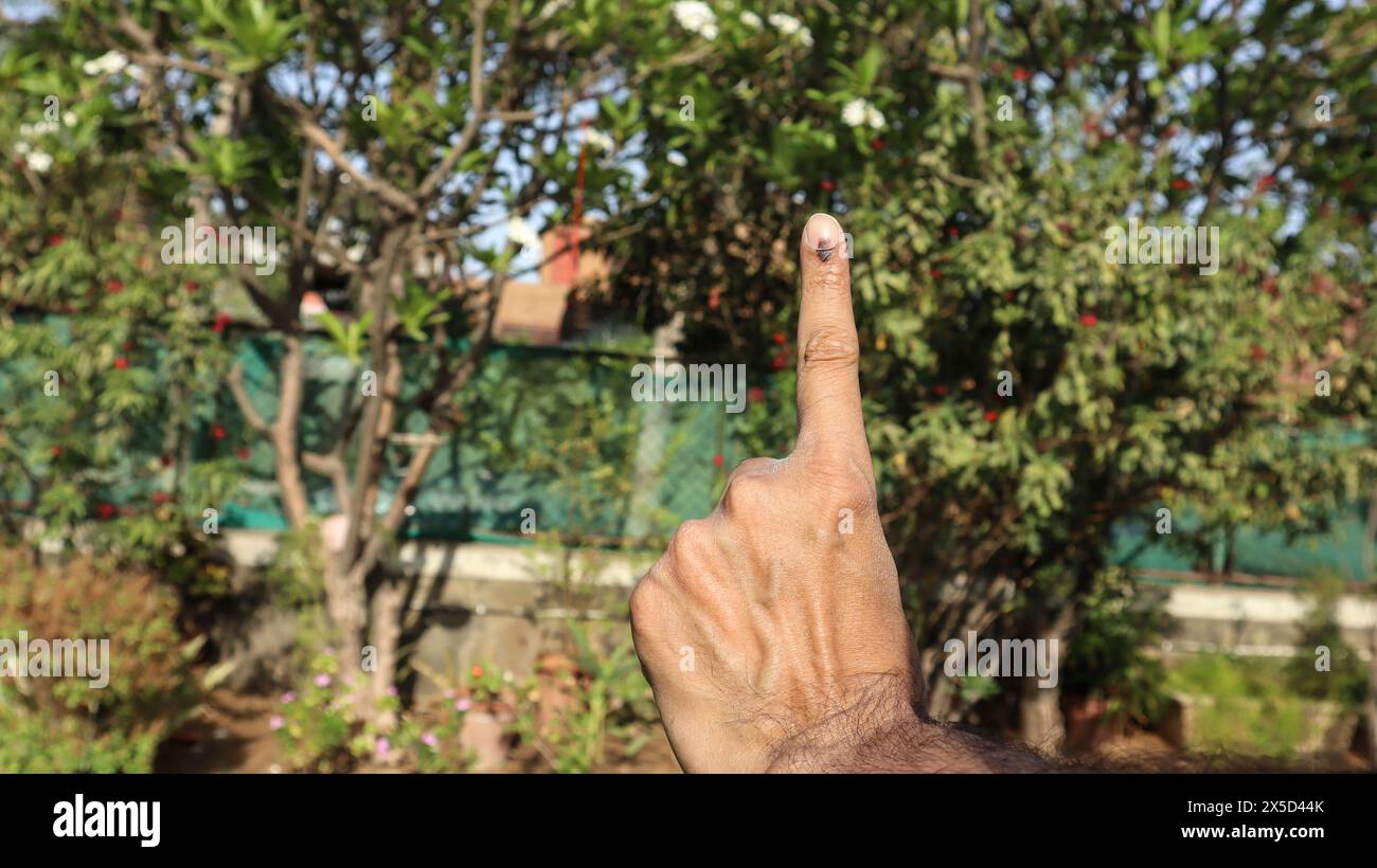 Male Indian voter voted in election. Ink-marked nail pointer on index finger, right for democracy Stock Photo