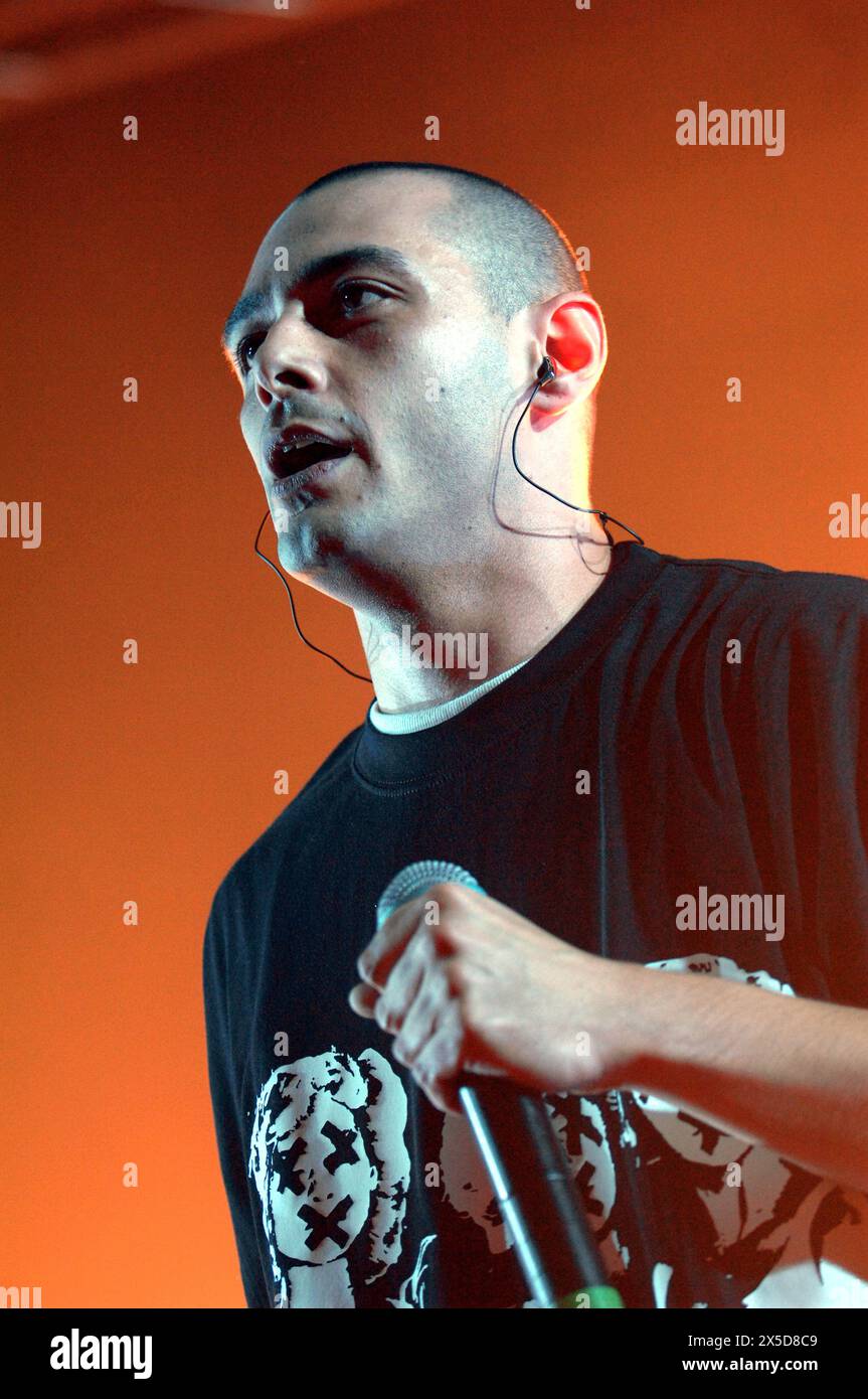 Fabri fibra images hi-res stock photography and images - Alamy