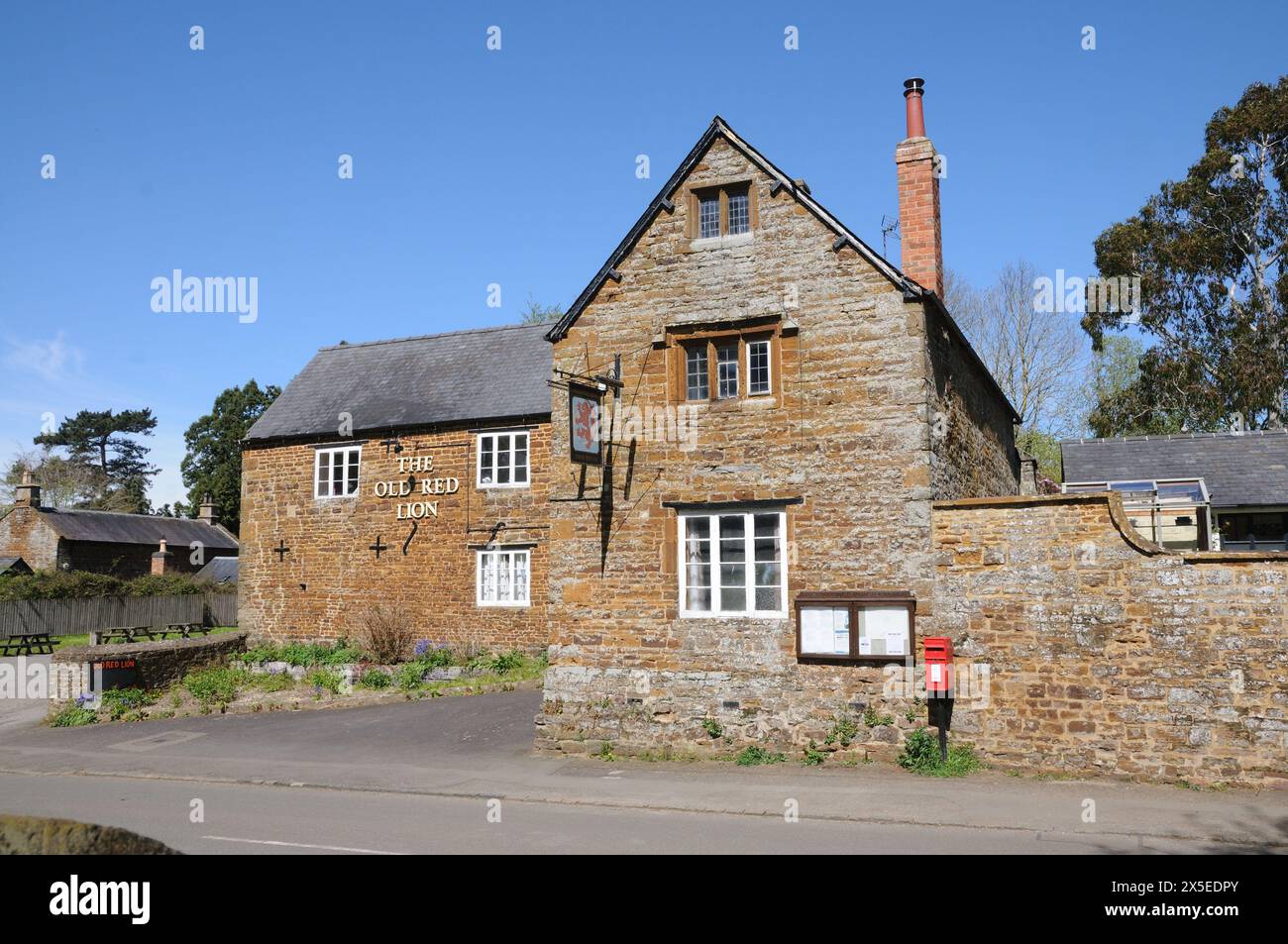 The Old Red Lion, Litchborough, Northamptonshire Stock Photo