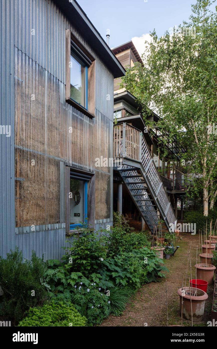 Side view from the garden showing the transparent section of wall