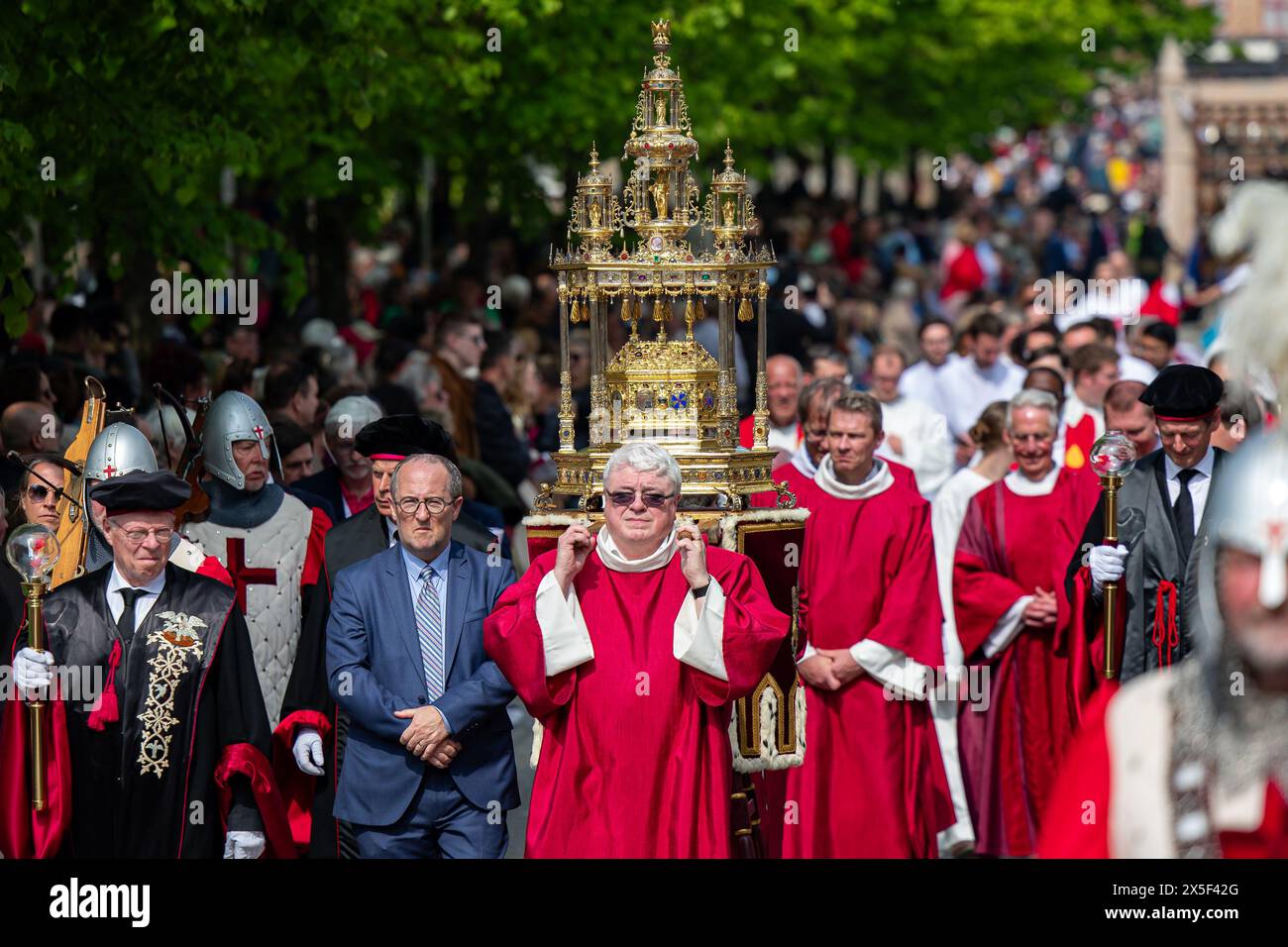 Brugge, Belgium. 09th May, 2024. this picture shows the Holy Blood Procession (Heilige Bloedprocessie - Procession Saint-Sang) event, on Thursday 09 May 2024 in Brugge. During the procession, the relic of the Holy blood is carried from the Holy blood basilica to the Holy Saviour cathedral through the city center of Bruges. BELGA PHOTO KURT DESPLENTER Credit: Belga News Agency/Alamy Live News Stock Photo