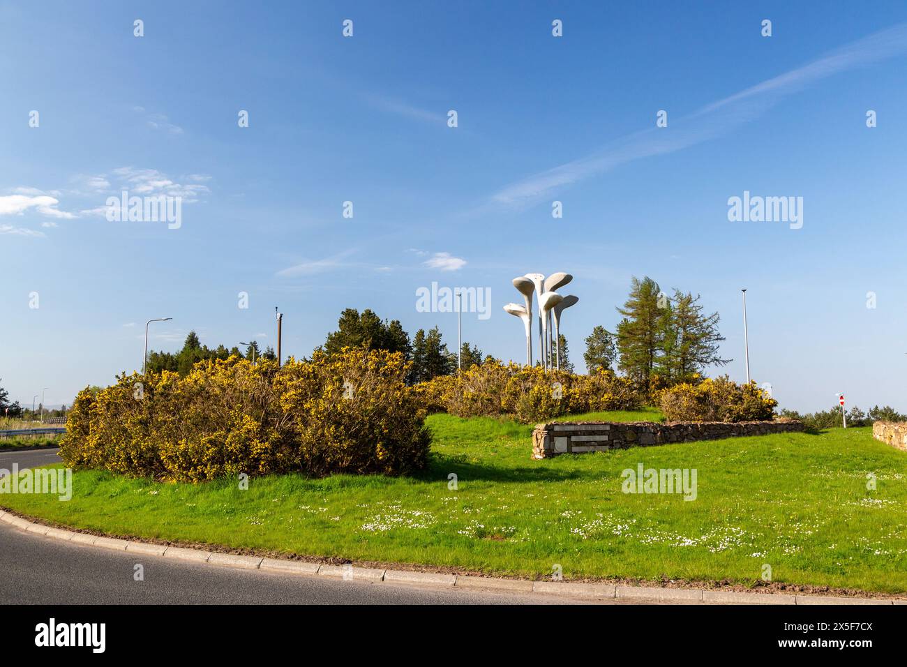 6 giant golf clubs on a roundabout near Gleneagles Hotel and Train Station Stock Photo