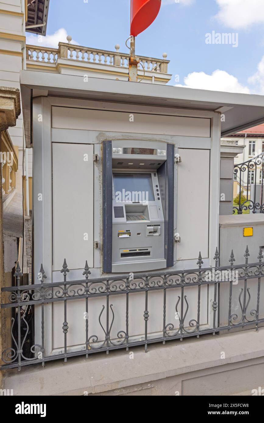 Atm location hi-res stock photography and images - Alamy