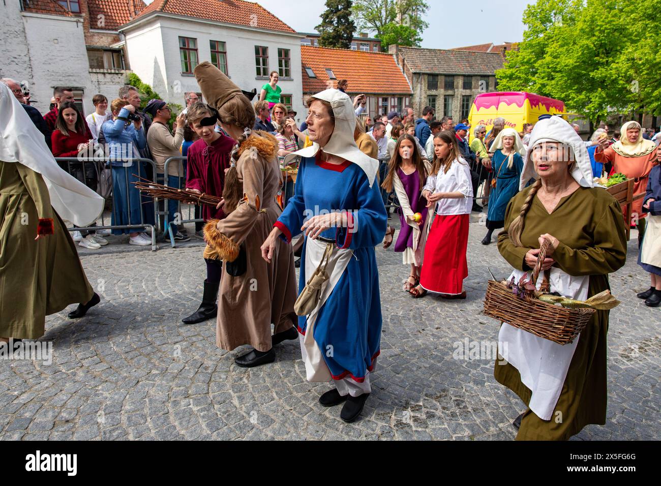 Brugge, Belgium. 09th May, 2024. volunteers are dressed up as historical people during the Holy Blood Procession (Heilige Bloedprocessie - Procession Saint-Sang) event, on Thursday 09 May 2024 in Brugge. During the procession, the relic of the Holy blood is carried from the Holy blood basilica to the Holy Saviour cathedral through the city center of Bruges. BELGA PHOTO KURT DESPLENTER Credit: Belga News Agency/Alamy Live News Stock Photo